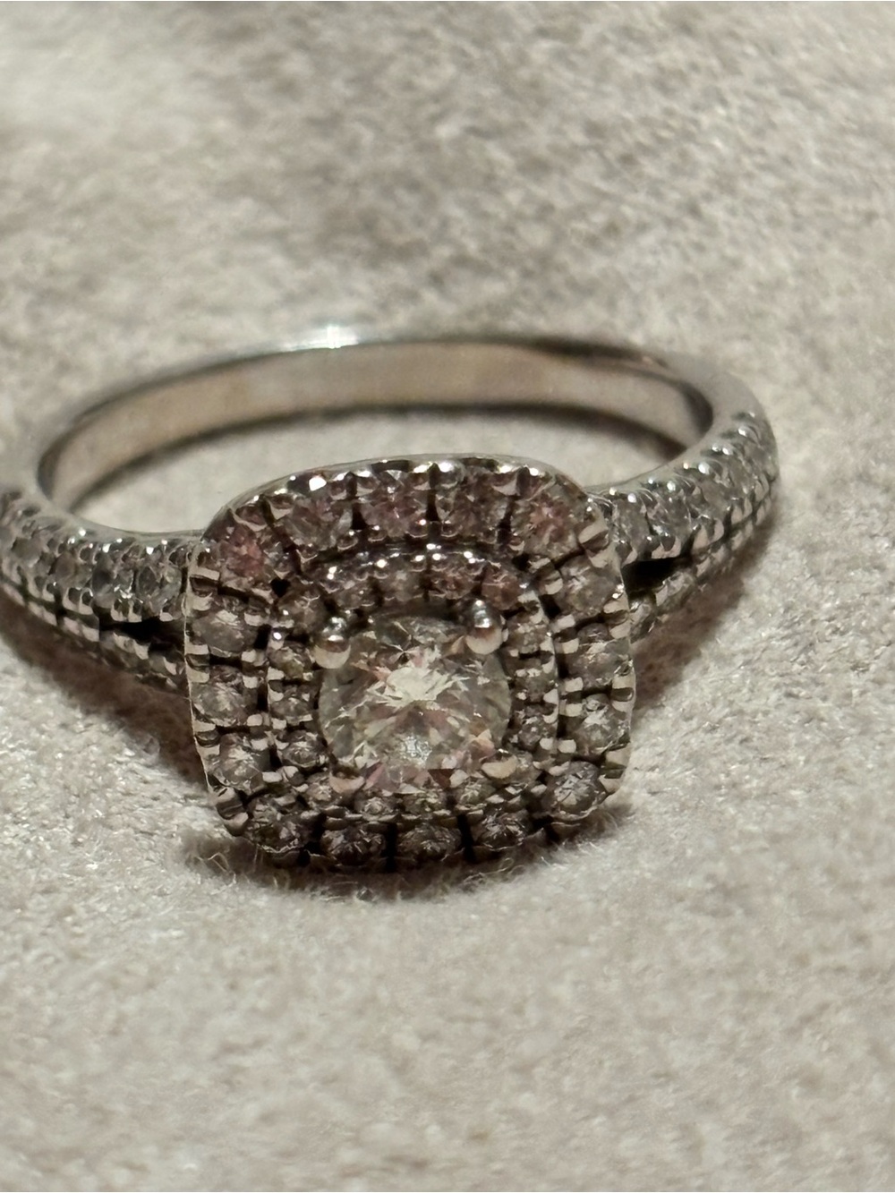 Vera Wang 14k white gold engagement ring